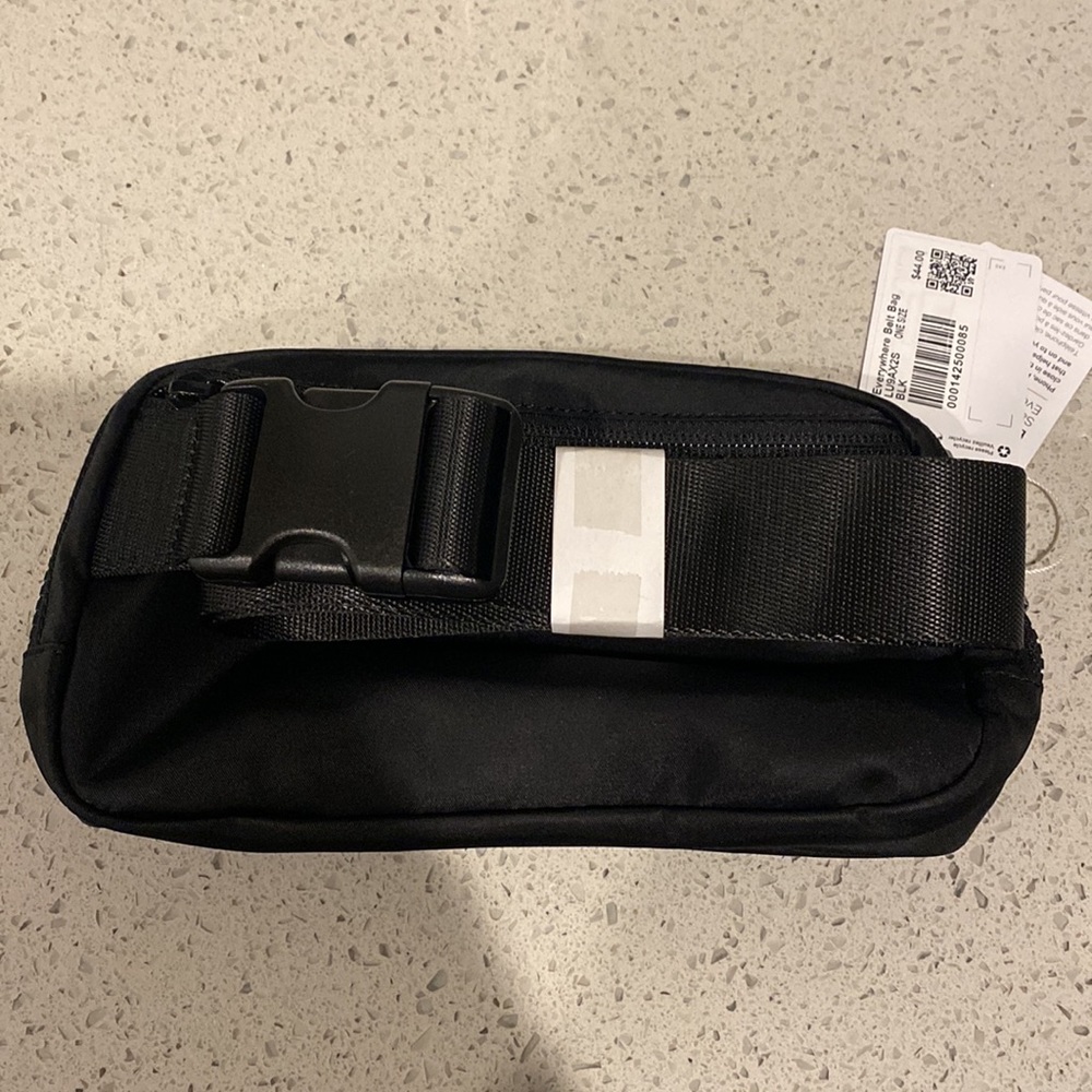 HP 2/19 NWT Lululemon Everywhere Black Belt Bag 1L - Picture 8 of 10